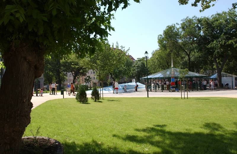 Ferenc tér szökőkúttal és pavilonokkal a rehabilitáció után