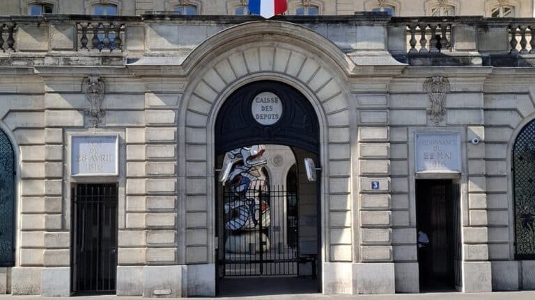 A Caisse des Dépots et Consignations székházának kapuzata