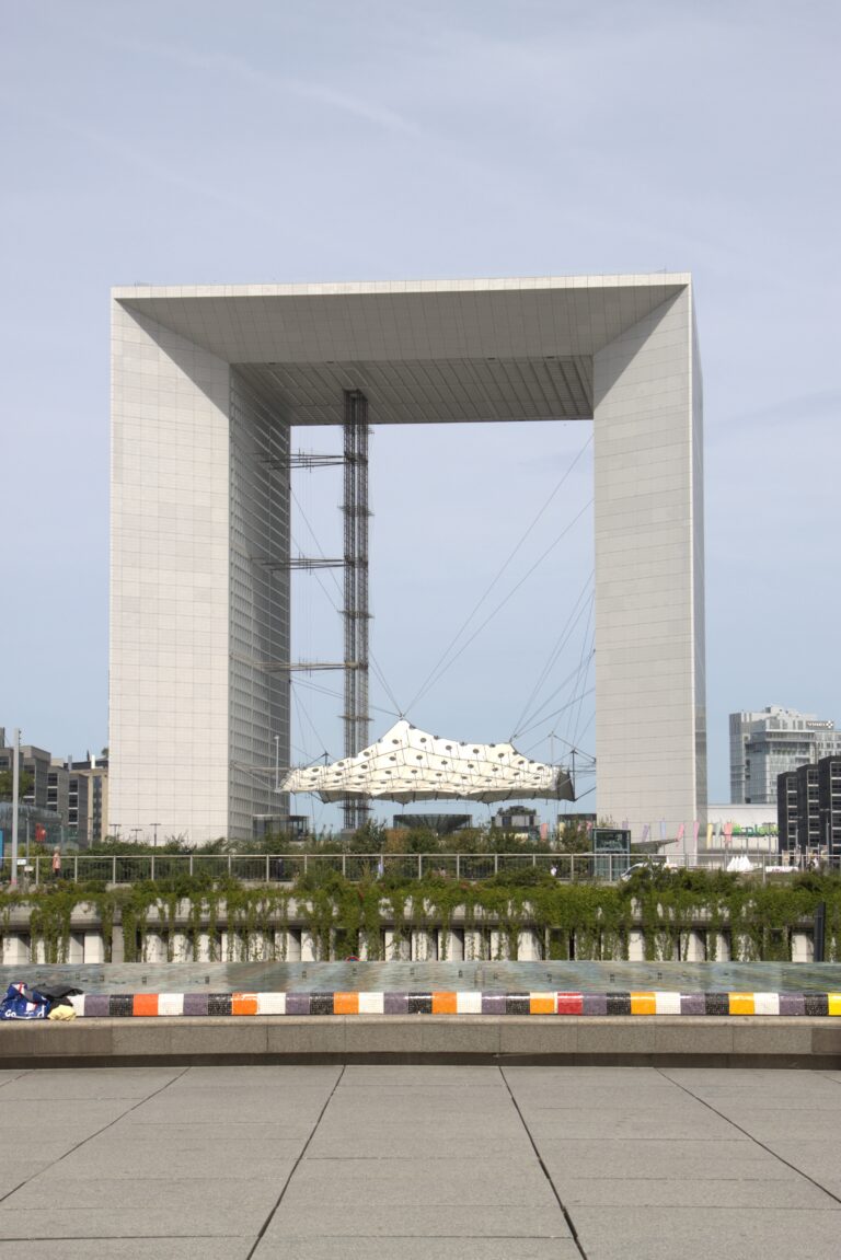 Az 1992-1995 években az építésügyért, városfejlesztésért, városrendezésért felelős francia minisztérium székháza napjainkban a Défense negyedben